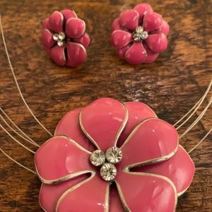 Enamel (faux) chocker with matching post earrings.